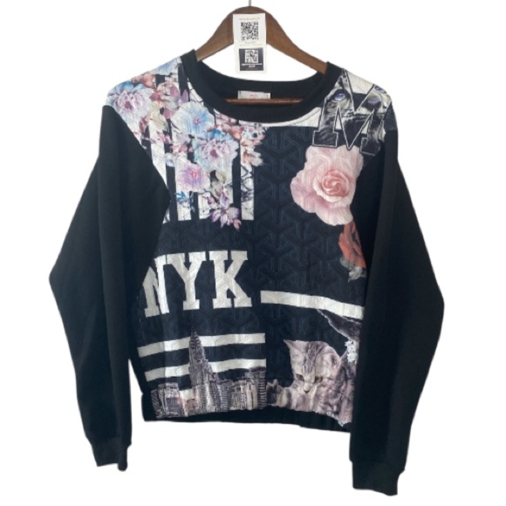 SOLD MIA Black and White Graphic Sweatshirt// L